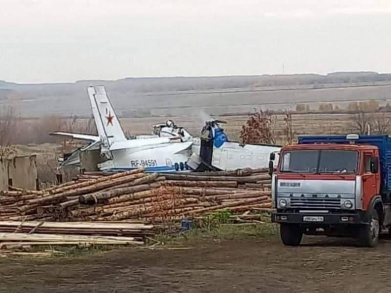 <br />
Легкомоторный самолет L-410 с парашютистами на борту рухнул в Татарстане 10 октября 2021 года                