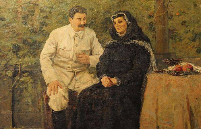 <br />
Мать Сталина: кем была женщина, воспитавшая вождя народов, и как сложилась ее судьба                