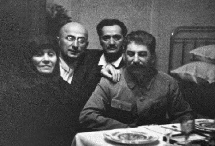 <br />
Мать Сталина: кем была женщина, воспитавшая вождя народов, и как сложилась ее судьба                