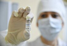 Нужна ли прививка от COVID-19 тем, кто уже переболел: когда и зачем ее делать