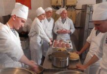 Парикмахеры и повара не нужны: власти предложили прекратить прием в колледжи по 43 специальностям в 2022 году