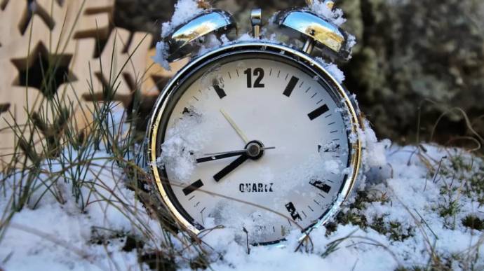 <br />
Перевод часов в 2021 году: перейдет ли Россия на зимнее время                