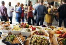 Почему стол с обилием яств назвали «шведским», а не «скандинавским» или «норвежским»