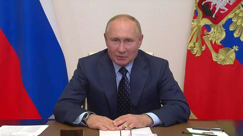 <br />
Президент Путин прокомментировал свой кашель во время совещания                