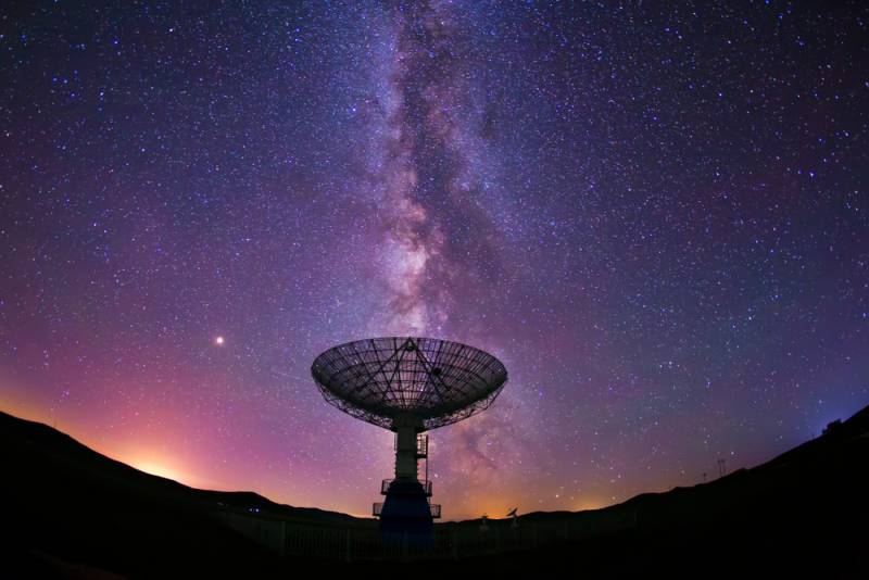 <br />
Привет из космоса: астрономы продолжают фиксировать странные сигналы из центра Млечного Пути                