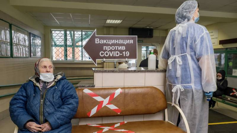 <br />
Путин поручил предоставлять россиянам выходные дни за прививку от коронавируса                