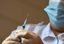 Путин поручил предоставлять россиянам выходные дни за прививку от коронавируса