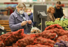 Росстат назвал наиболее подешевевшие и подорожавшие за неделю продукты