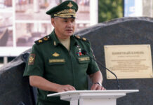 Шойгу заявил о стягивании сил НАТО к границам России