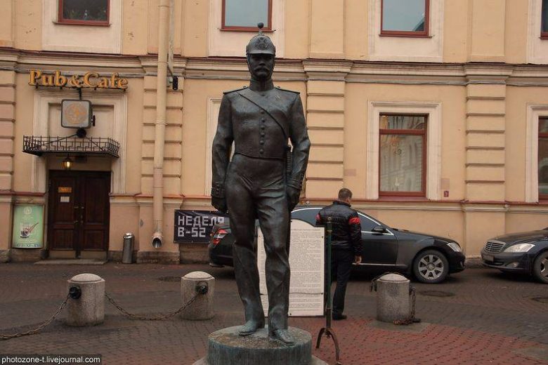 <br />
Скульптуру «Городовой» в Москве установят на новом месте ко Дню сотрудника органов внутренних дел                