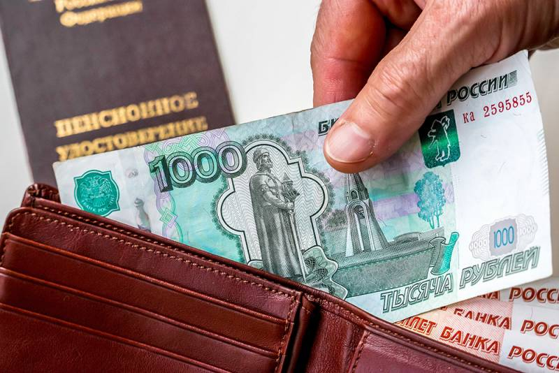 <br />
Увеличат ли пенсионные выплаты работающим пенсионерам России в 2021-2022 году                