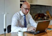 Вновь дома: работодатели Москвы переводят сотрудников на дистанционку