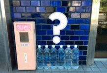 Зачем вокруг домов в Японии выставлены ряды емкостей с простой водой