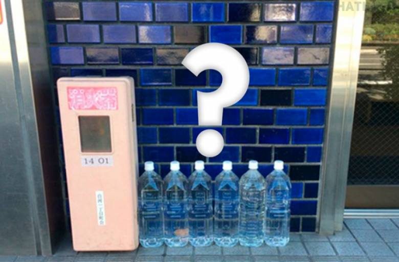 <br />
Зачем вокруг домов в Японии выставлены ряды емкостей с простой водой                
