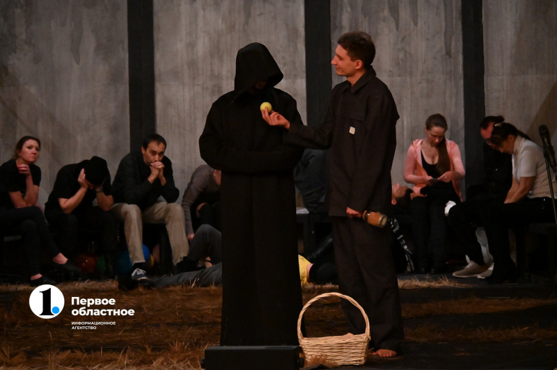 Ад, декаданс и футбольный матч: в челябинском театре поставили пьесу Шекспира «Мера за меру»