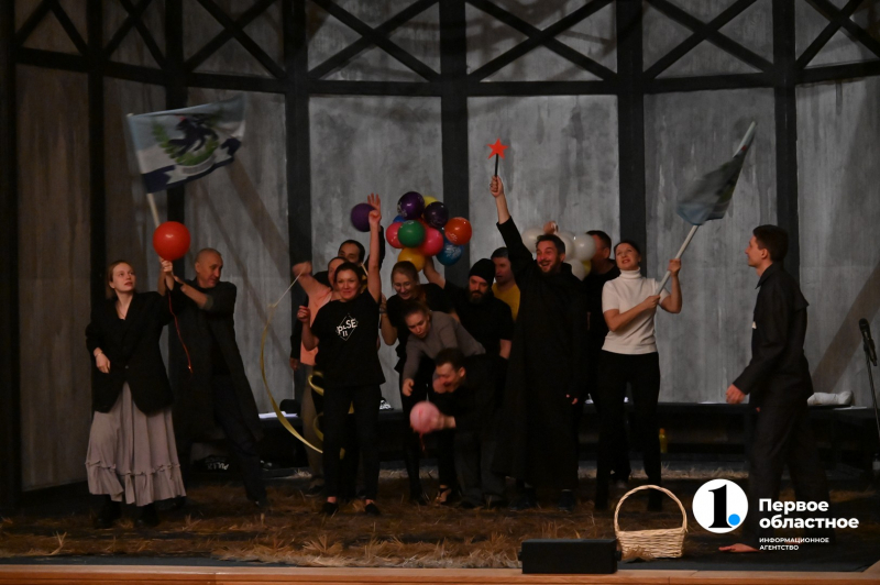 Ад, декаданс и футбольный матч: в челябинском театре поставили пьесу Шекспира «Мера за меру»