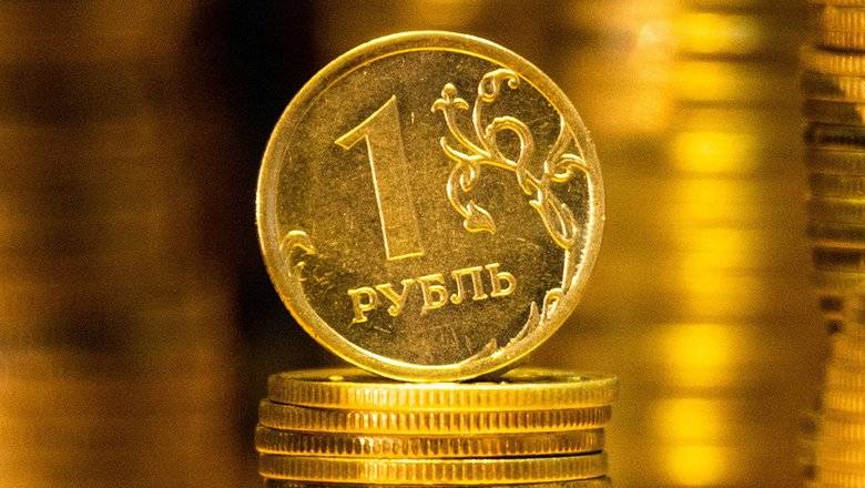 <br />
Экономист Михаил Хазин допускает возможность девальвации рубля в обозримом будущем                