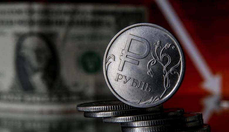 <br />
Экономист Михаил Хазин допускает возможность девальвации рубля в обозримом будущем                