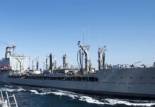 Флагман не унимается: ВМС США уплотнились в Чëрном море для его «надëжности»