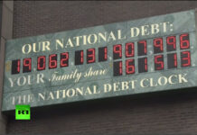 Курс рубля рухнул: Доллар поднялся выше 74 рублей, евро преодолел планку в 83,5 рубля