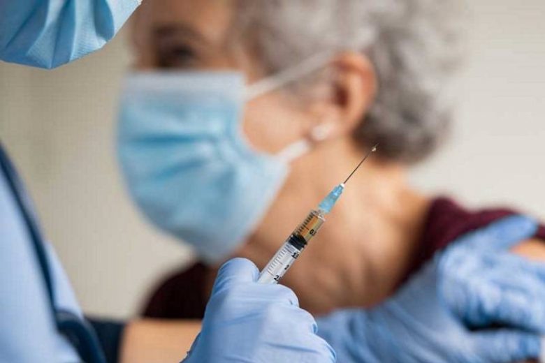 <br />
Люди старше 60 лет обязательно должны вакцинироваться: нововведения в Санкт-Петербурге                