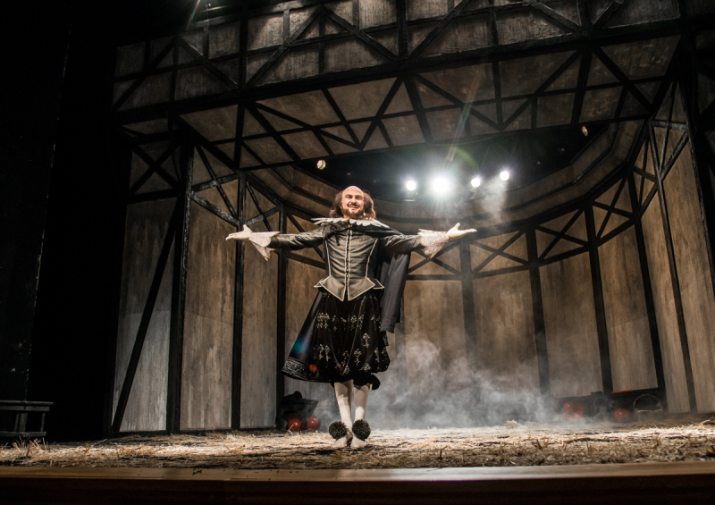Почем нынче девственность и честь: в челябинском театре состоялась премьера пьесы Шекспира