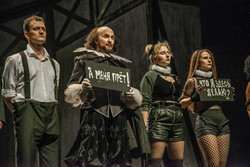 Почем нынче девственность и честь: в челябинском театре состоялась премьера пьесы Шекспира