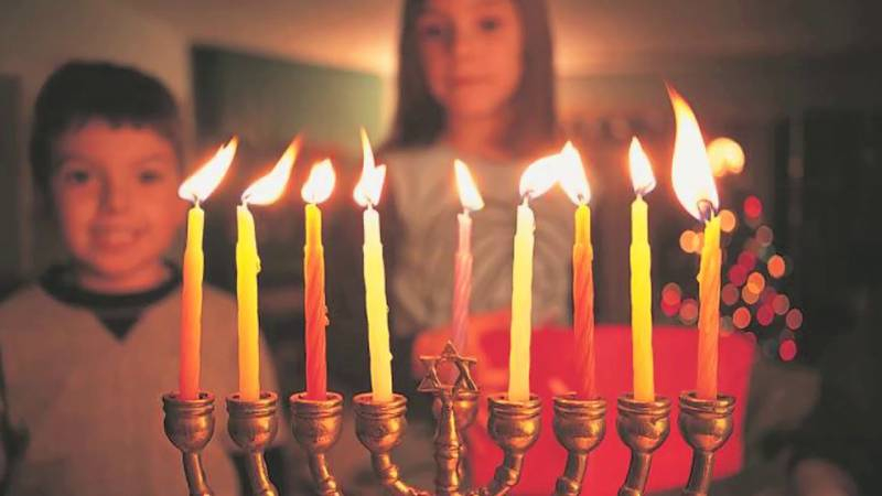 <br />
Почему иудейский праздник Ханука называют Праздником свечей, когда и как отмечается                