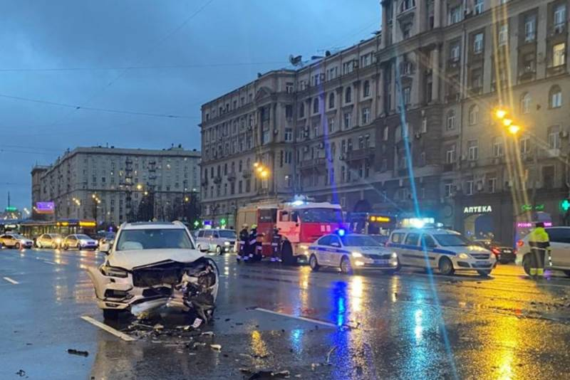 <br />
Подробности аварии на Кутузовском проспекте, в которой скончался блогер Саид Губденский                