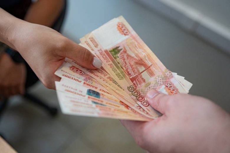 <br />
Получат ли россияне путинские выплаты к новогодним праздникам в декабре 2021 года                