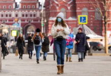 С 1 февраля 2022 года непривитые россияне не смогут совершать авиаперелеты и поездки на поездах