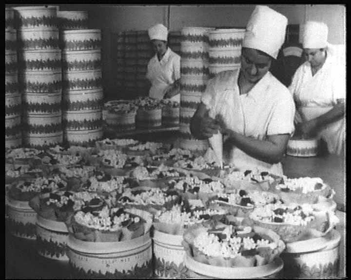 <br />
Сладкая легенда СССР: факты и мифы, связанные с созданием «Киевского» торта                