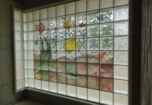 Стеклянные блоки в зданиях: почему они были настолько популярны в СССР