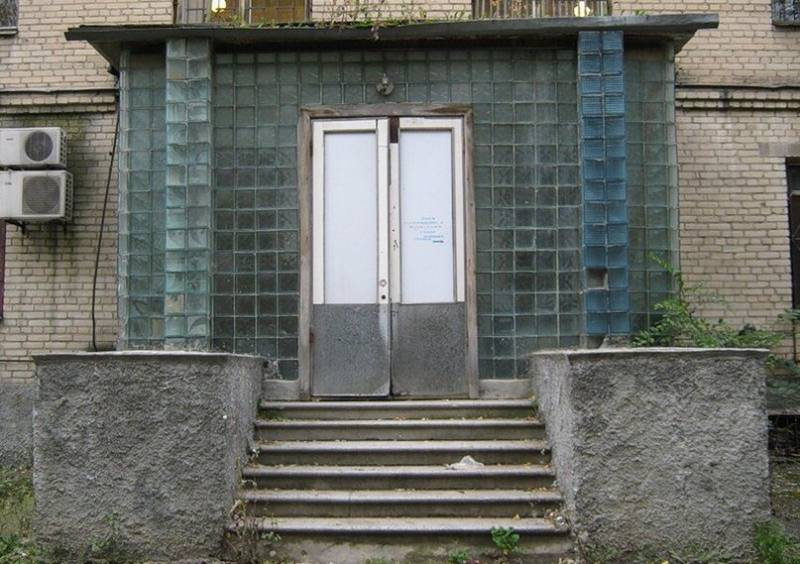 <br />
Стеклянные блоки в зданиях: почему они были настолько популярны в СССР                