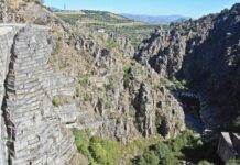 Ступенчатое сооружение на севере Португалии: современная постройка или храм древних инков