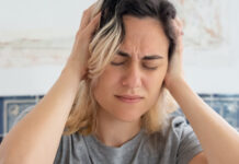 Ученые выяснили, откуда у переболевших COVID-19 «туман в голове»