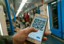 В некоторых регионах РФ пассажиров не пускают в общественный транспорт без QR-кода с 22 ноября 2021 года