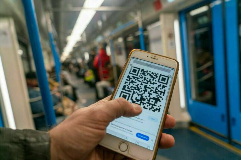 <br />
В некоторых регионах РФ пассажиров не пускают в общественный транспорт без QR-кода с 22 ноября 2021 года                