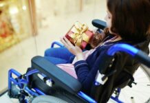 В ноябре 2021 года инвалиды получат выплаты по 12 000 рублей