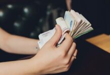 В РФ стартовал новый этап розыгрыша 100 000 руб. среди вакцинированных от ковида