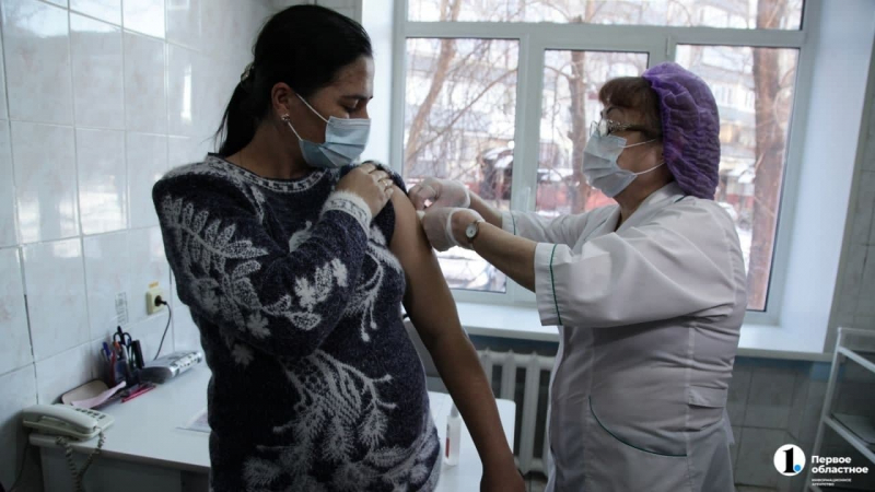 В женских консультациях Челябинска началась вакцинация беременных от ковида