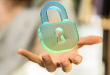 Как происходит вскрытие замка на двери?