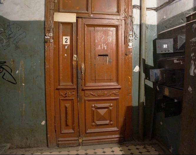 <br />
Зачем в СССР устанавливали входные двери, которые открывались внутрь дома                