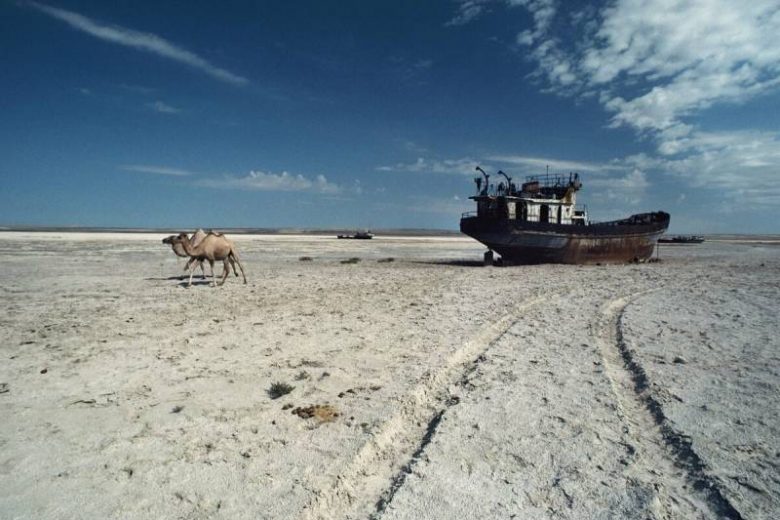 <br />
Аральское море: путь длиной в 140 лет от величественного водоема до ядовитой пустыни                