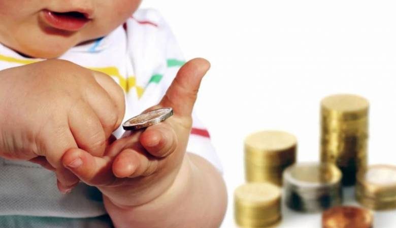 <br />
Какие положены выплаты на детей малообеспеченным семьям в 2021 году в РФ                