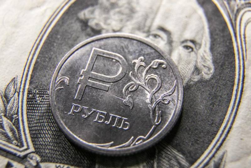<br />
Когда покупать рубль: финансист назвал лучшее время для операций                