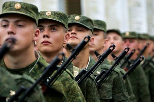 <br />
Срочную службу в армии РФ могут начать учитывать в трудовом стаже граждан                