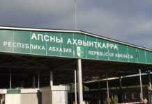 В Абхазии начались столкновения у здания парламента