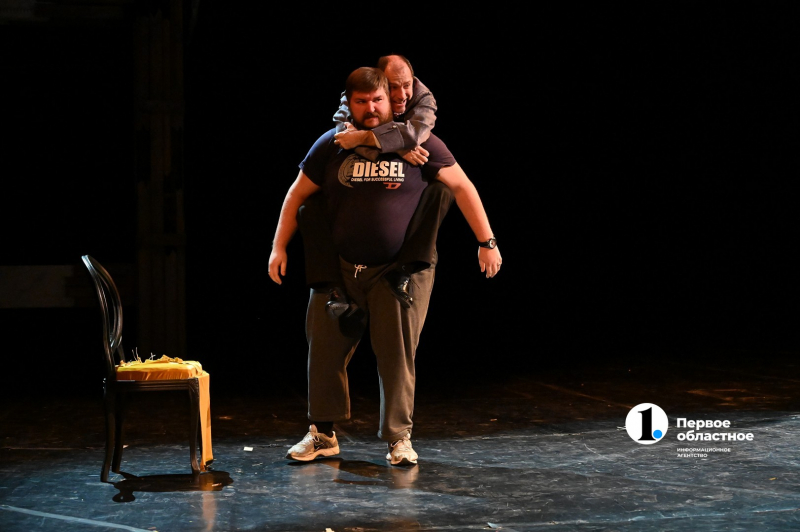 В Челябинском театре драмы поставили спектакль по мотивам «12 стульев»