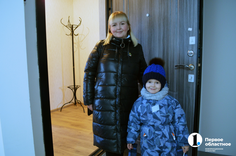 В Копейске сироты и жители аварийных домов получили ключи от квартир в новостройке